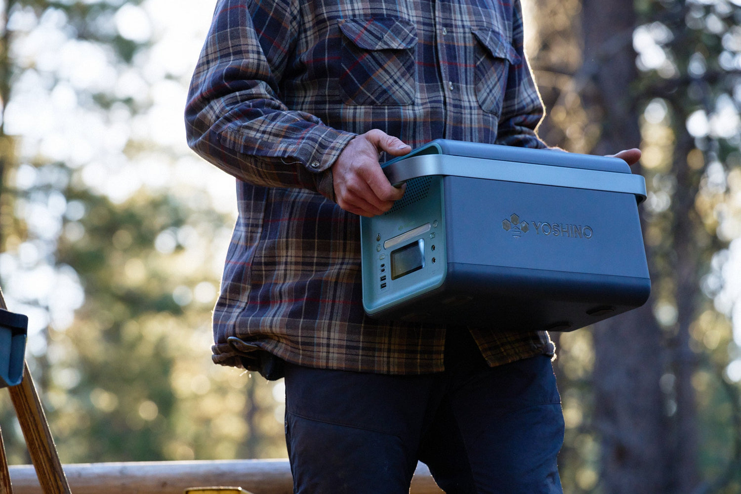 Netflixシリーズ「グラスハート」の撮影現場で弊社のポータブル電源「YOSHINO B3300 SST」をご利用いただきました